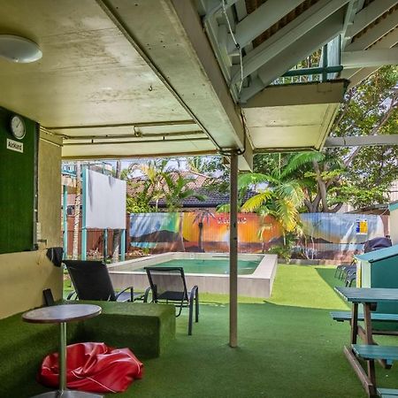 Sleeping Inn Backpackers Resort Gold Coast Bagian luar foto