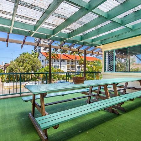 Sleeping Inn Backpackers Resort Gold Coast Bagian luar foto