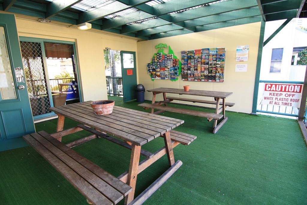 Sleeping Inn Backpackers Resort Gold Coast Bagian luar foto