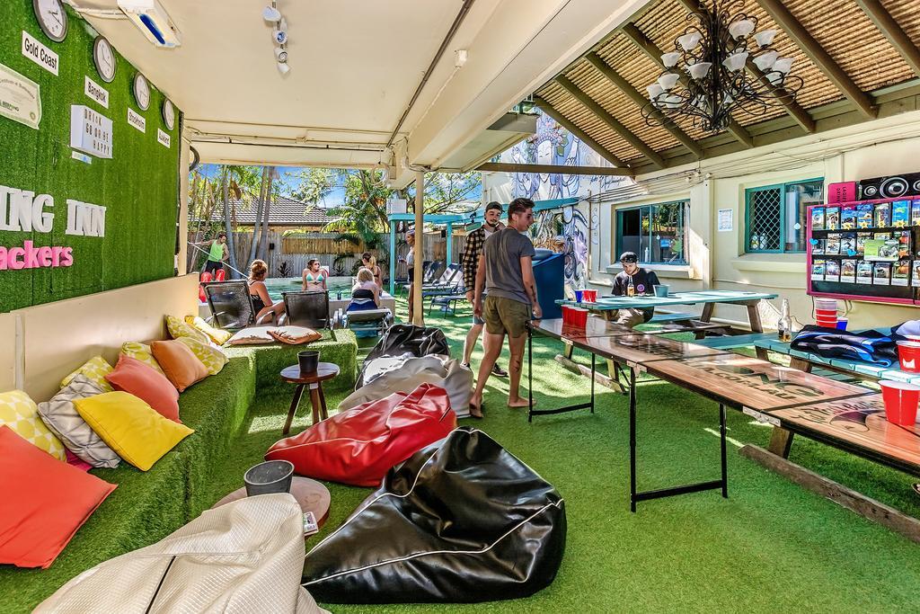 Sleeping Inn Backpackers Resort Gold Coast Bagian luar foto