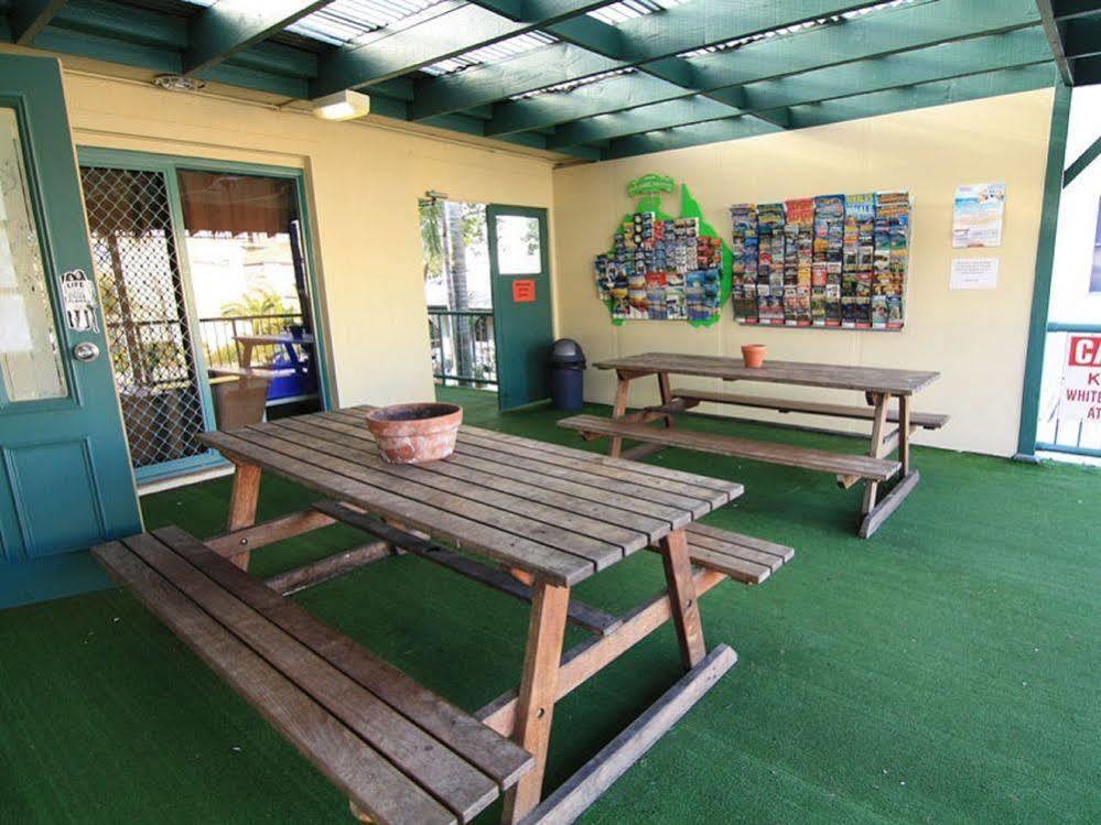 Sleeping Inn Backpackers Resort Gold Coast Bagian luar foto