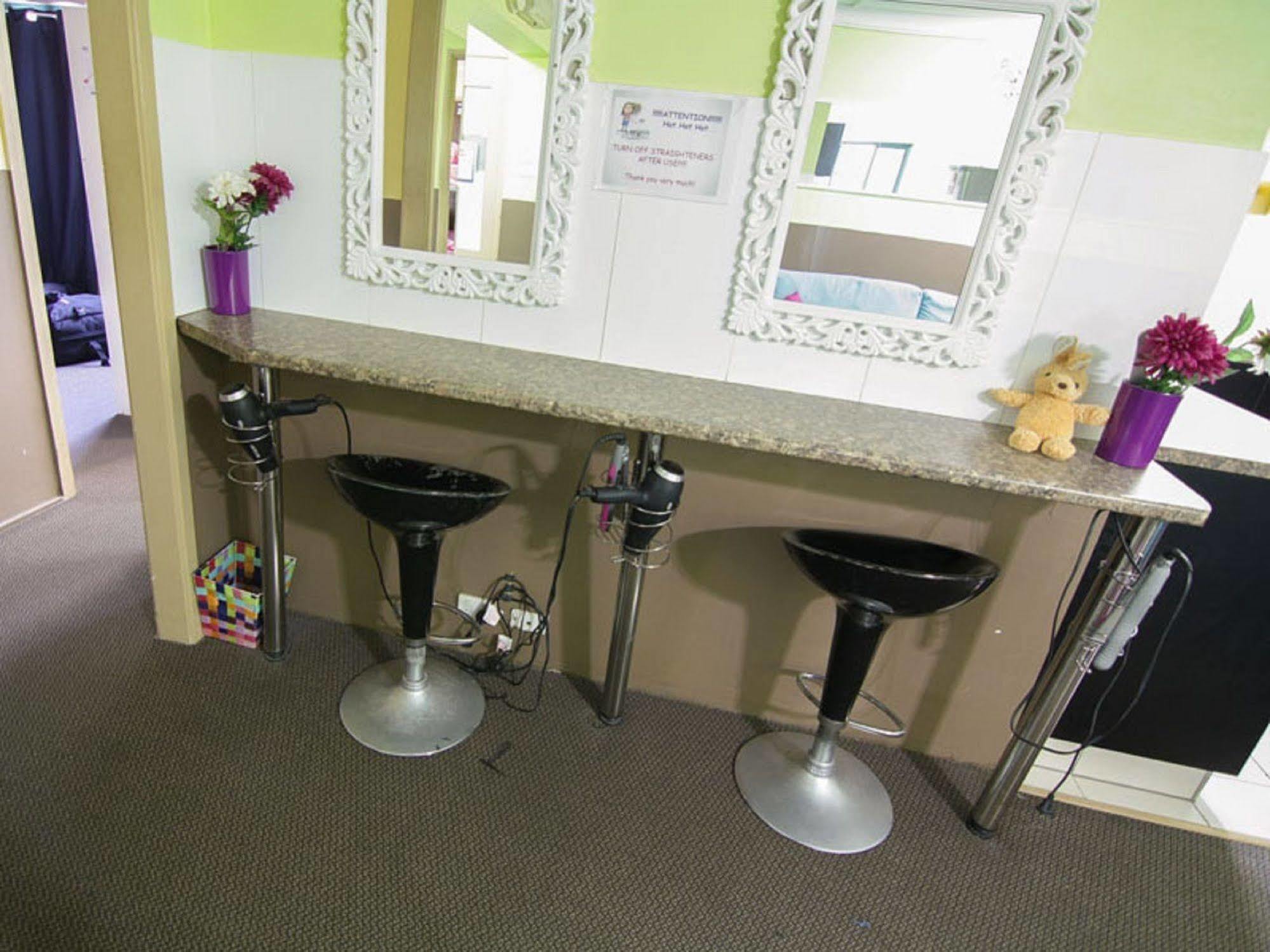 Sleeping Inn Backpackers Resort Gold Coast Bagian luar foto
