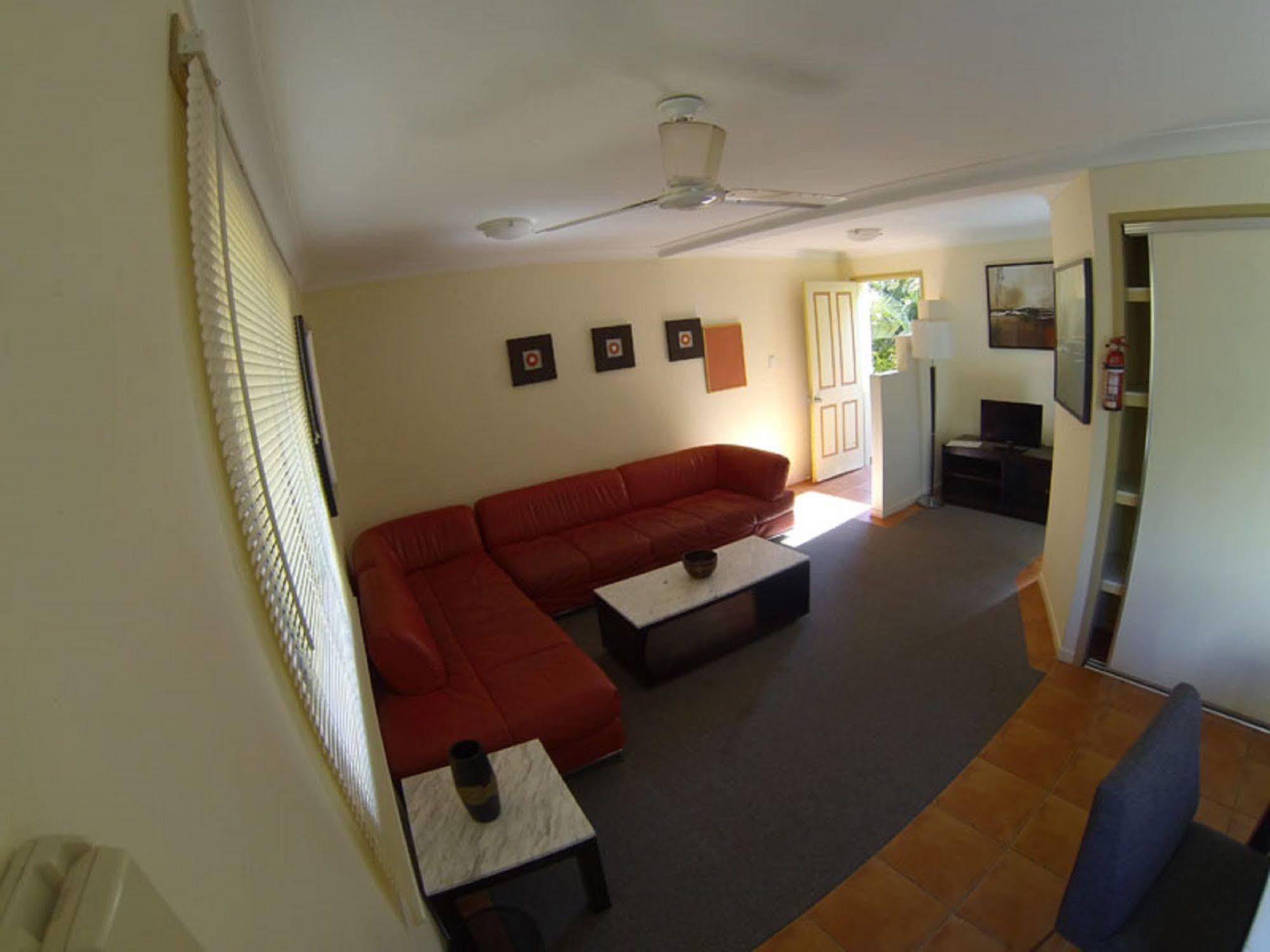 Sleeping Inn Backpackers Resort Gold Coast Bagian luar foto