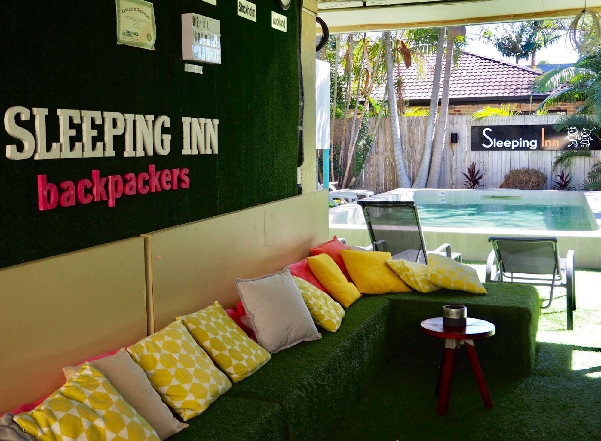 Sleeping Inn Backpackers Resort Gold Coast Bagian luar foto