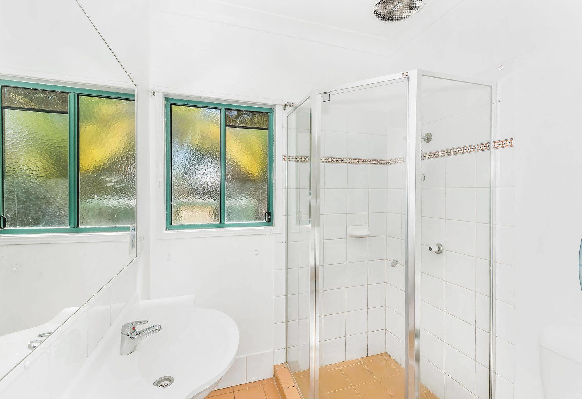 Sleeping Inn Backpackers Resort Gold Coast Bagian luar foto