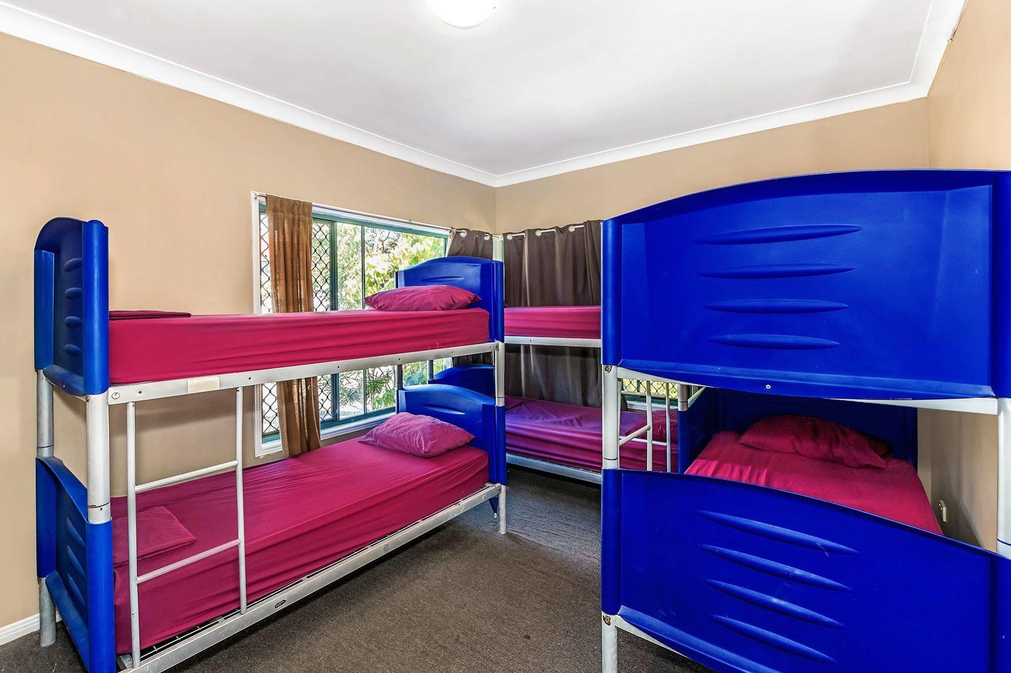 Sleeping Inn Backpackers Resort Gold Coast Bagian luar foto