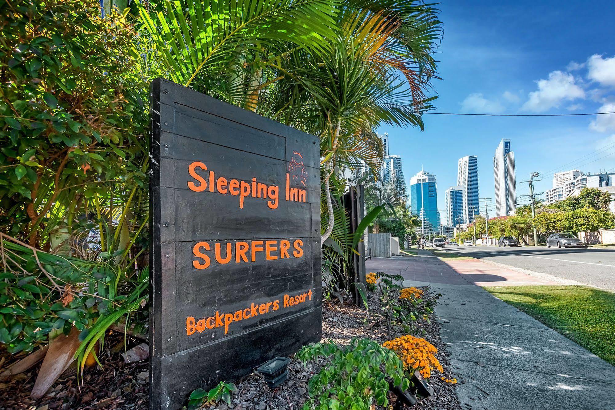 Sleeping Inn Backpackers Resort Gold Coast Bagian luar foto
