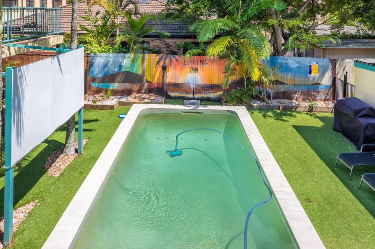 Sleeping Inn Backpackers Resort Gold Coast Bagian luar foto