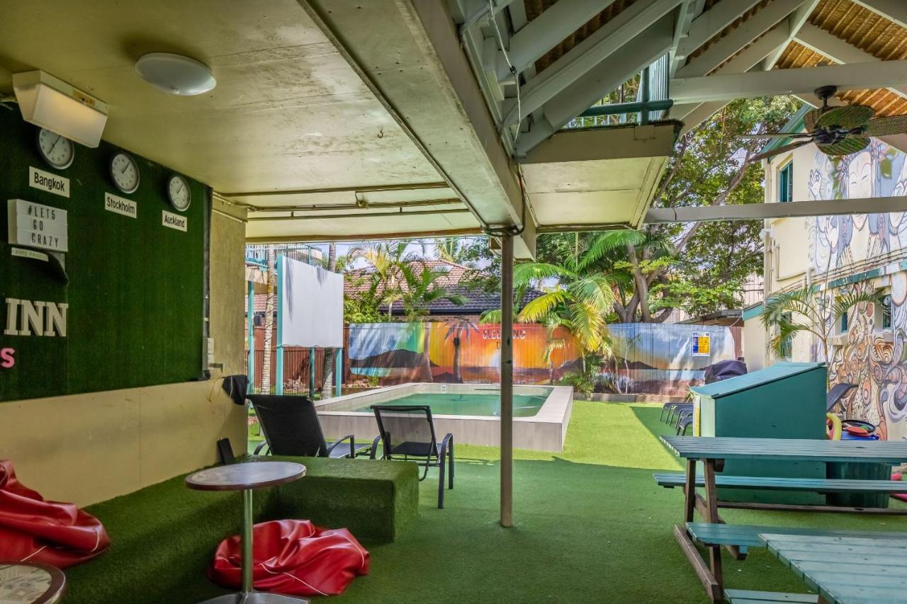 Sleeping Inn Backpackers Resort Gold Coast Bagian luar foto