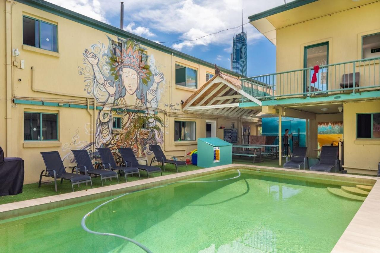 Sleeping Inn Backpackers Resort Gold Coast Bagian luar foto